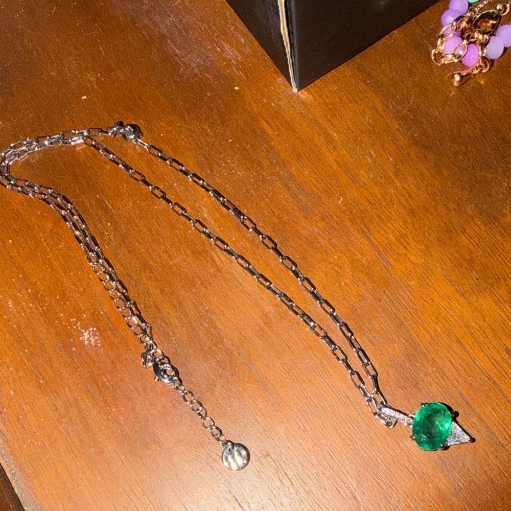 Emerald on hematite